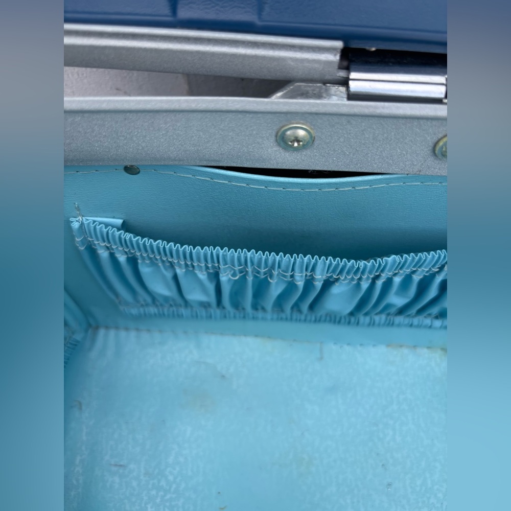 Samsonite - Blue Train Case - Picture 5 of 11